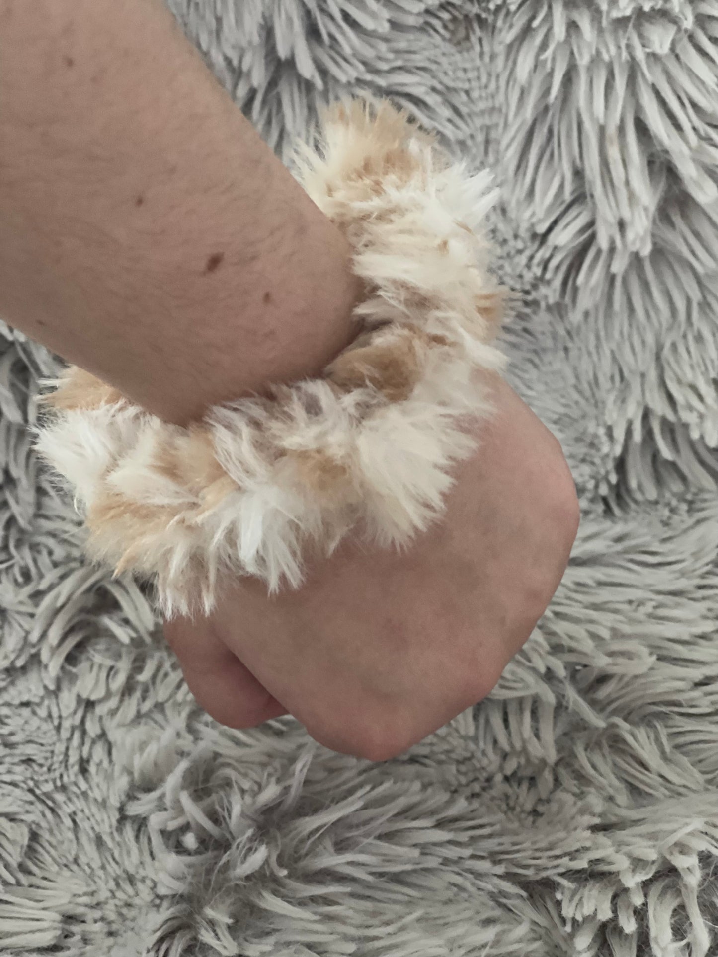 Fluffy Scrunchy (Beige Bunny)